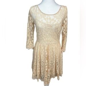 Free People Cream 3/4 Sleeve Lace Overlay V-shaped Fit & Flare A-line
Dress 4